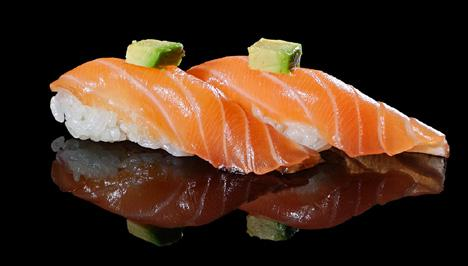 137.NIGIRI SAKE AVOCADO 2PZ