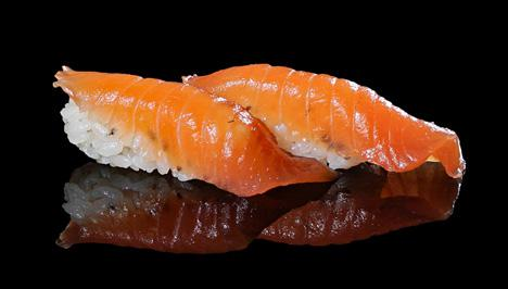 138.NIGIRI SAKE AFFUMICATO 2PZ